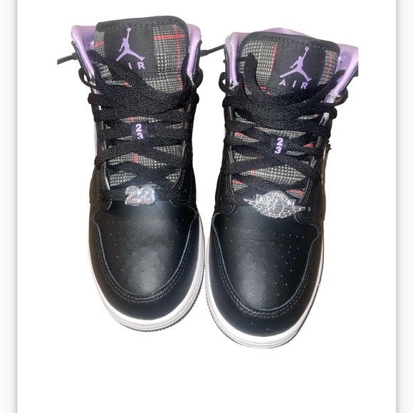 Nike Air Jordan 1 mid black/lilac/white LIKE NEW in BOX! Woman’s size 7. Kid 5.5 - Picture 2 of 10